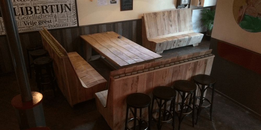 Eiken banken in de horeca
